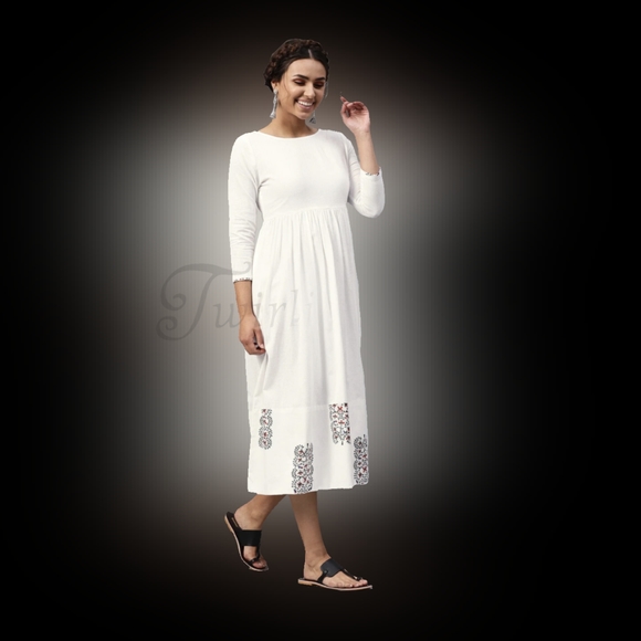 Dovely: White Printed Midi Dress - Picture 2 of 3